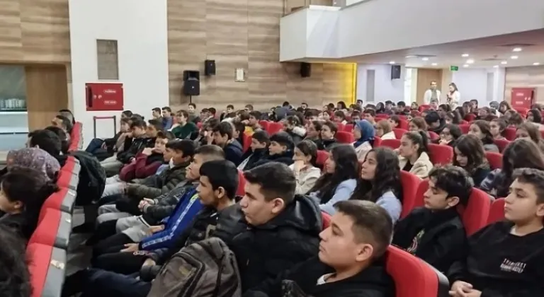 Manisa'da Öğrencilere Motivasyon Semineri Desteği