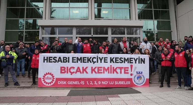 İzmir'de belediye iştiraki iki şirketin çalışanları iş bıraktı